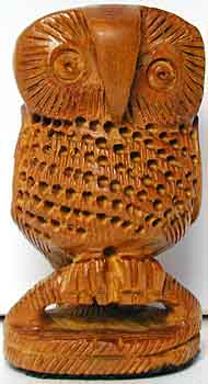 Eule aus Sandelholz